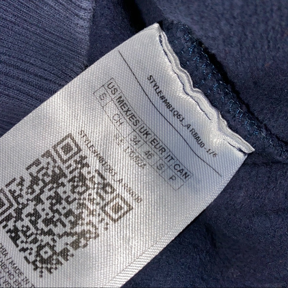 Guess Crewneck Sweatshirt Small - Picture 3 of 9
